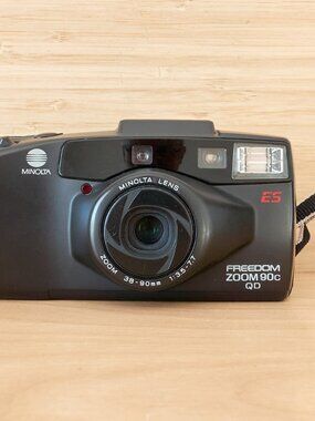 Vintage Minolta Freedom Zoom 90c QD 35mm Film Camera Point & Shoot Y2K